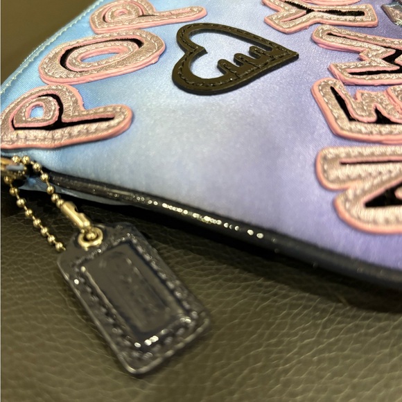 Coach Poppy New York City Skyline Wristlet/Clutch - Picture 6 of 6